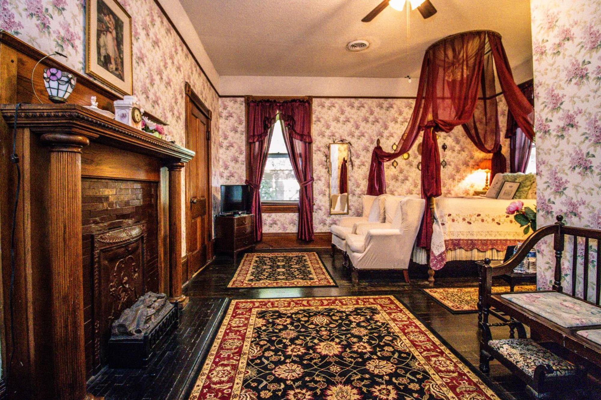 Toccoa Simmons-Bond Inn Bed & Breakfast الغرفة الصورة