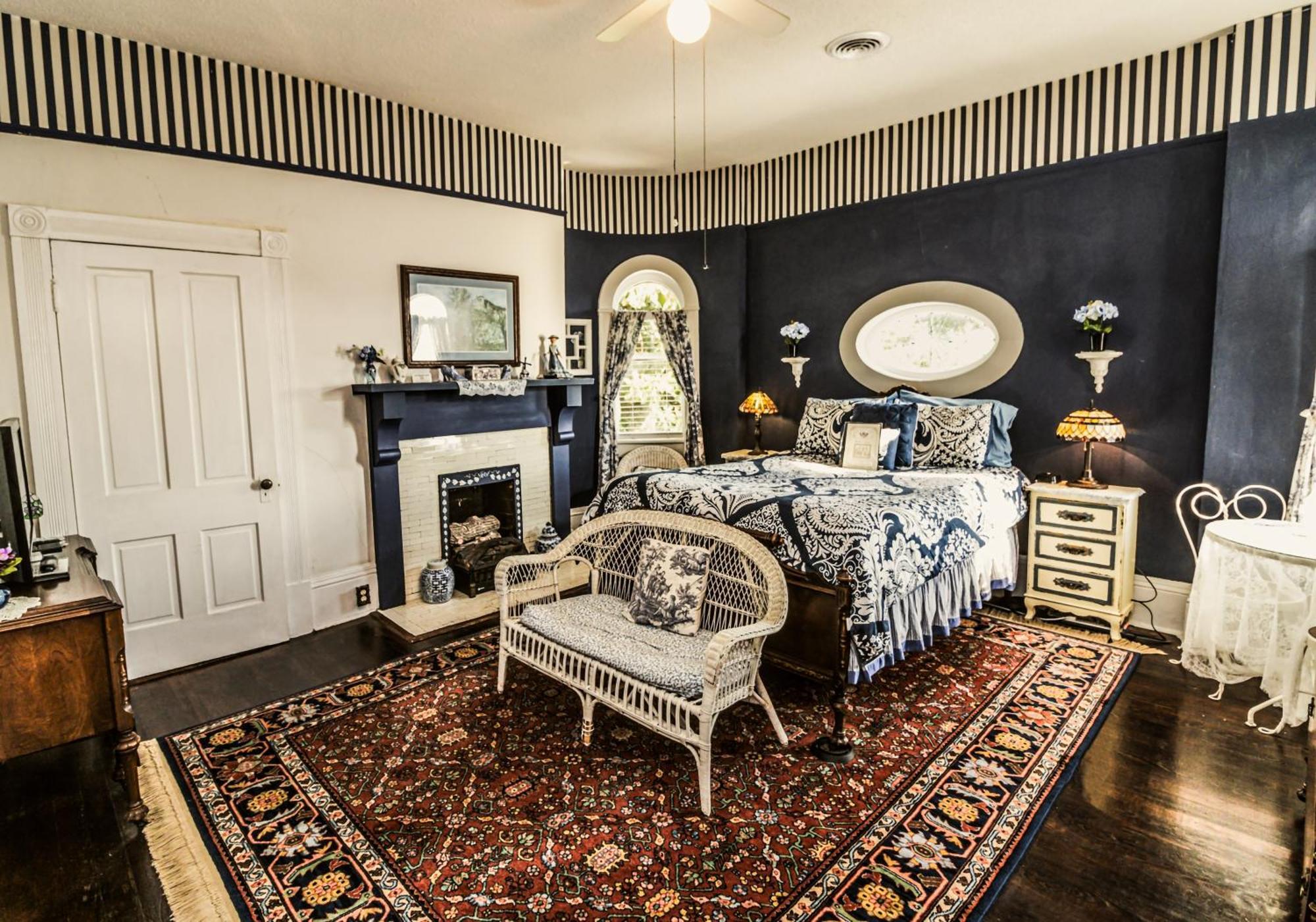Toccoa Simmons-Bond Inn Bed & Breakfast الغرفة الصورة