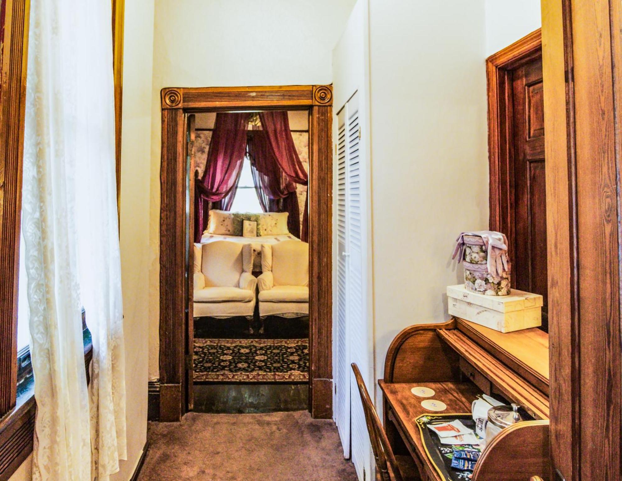 Toccoa Simmons-Bond Inn Bed & Breakfast الغرفة الصورة