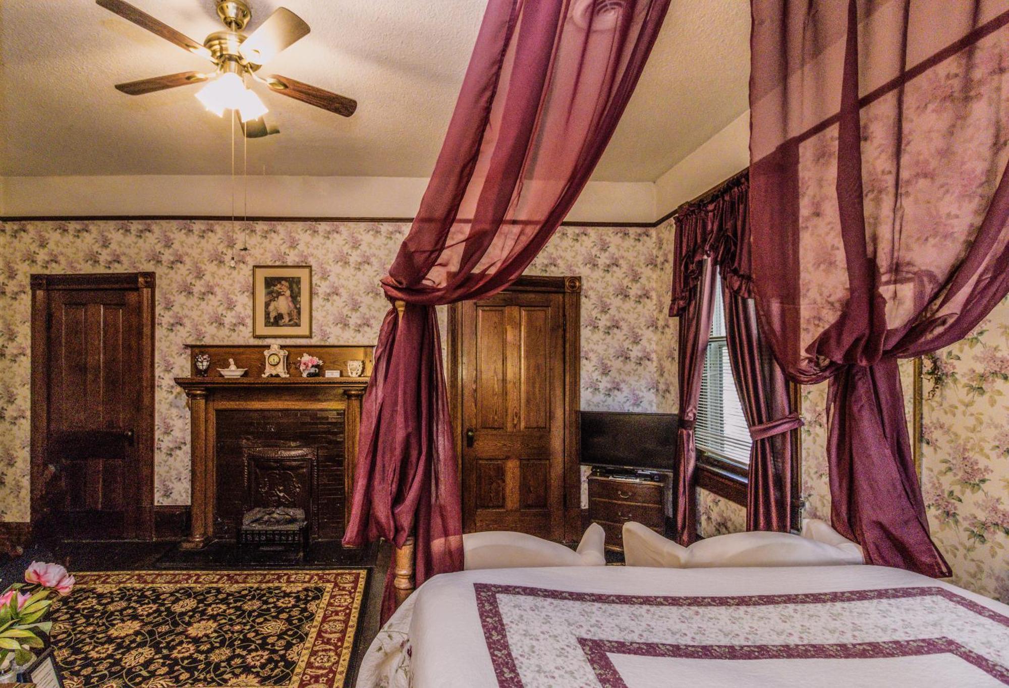 Toccoa Simmons-Bond Inn Bed & Breakfast الغرفة الصورة